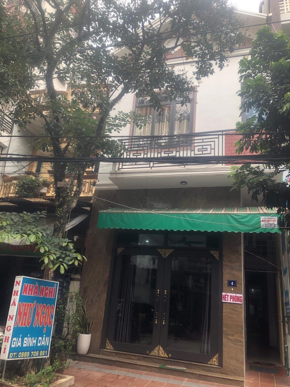 Property building, Facade/entrance, Day, Street view