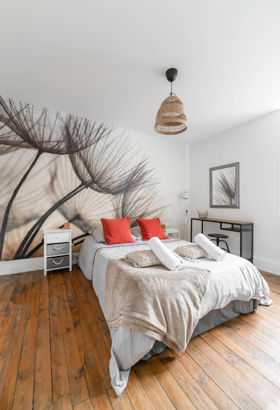 Bed, Photo of the whole room, Bedroom