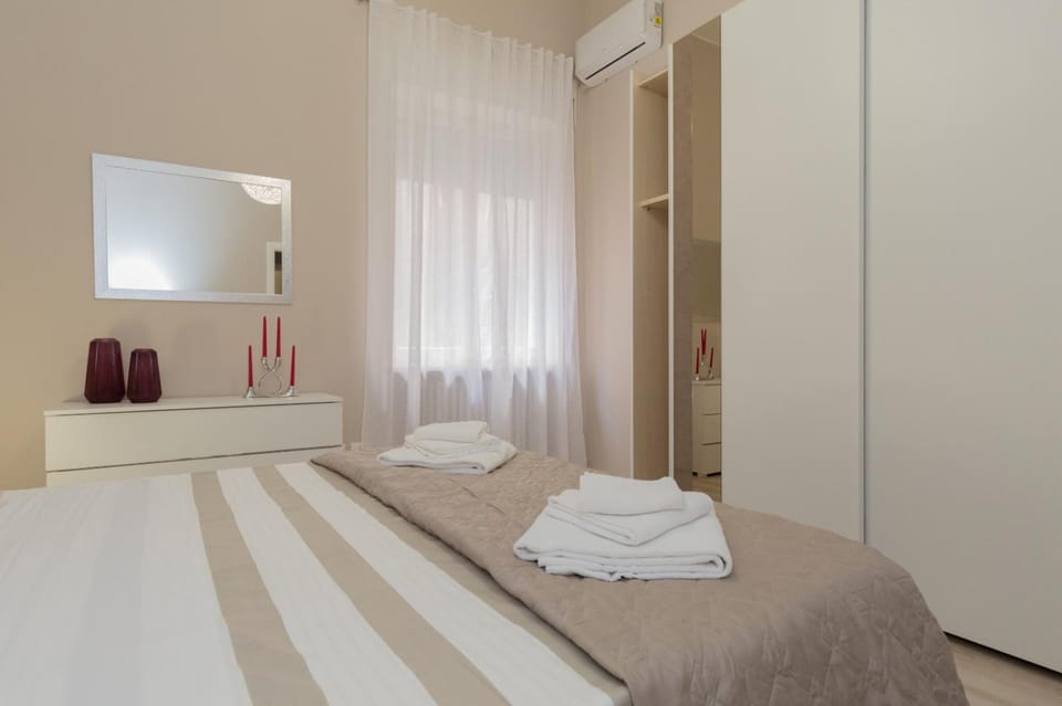 Bed, Photo of the whole room, Bedroom, towels, wardrobe, air conditioner