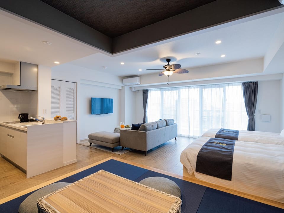 Bed, Kitchen or kitchenette, Living room