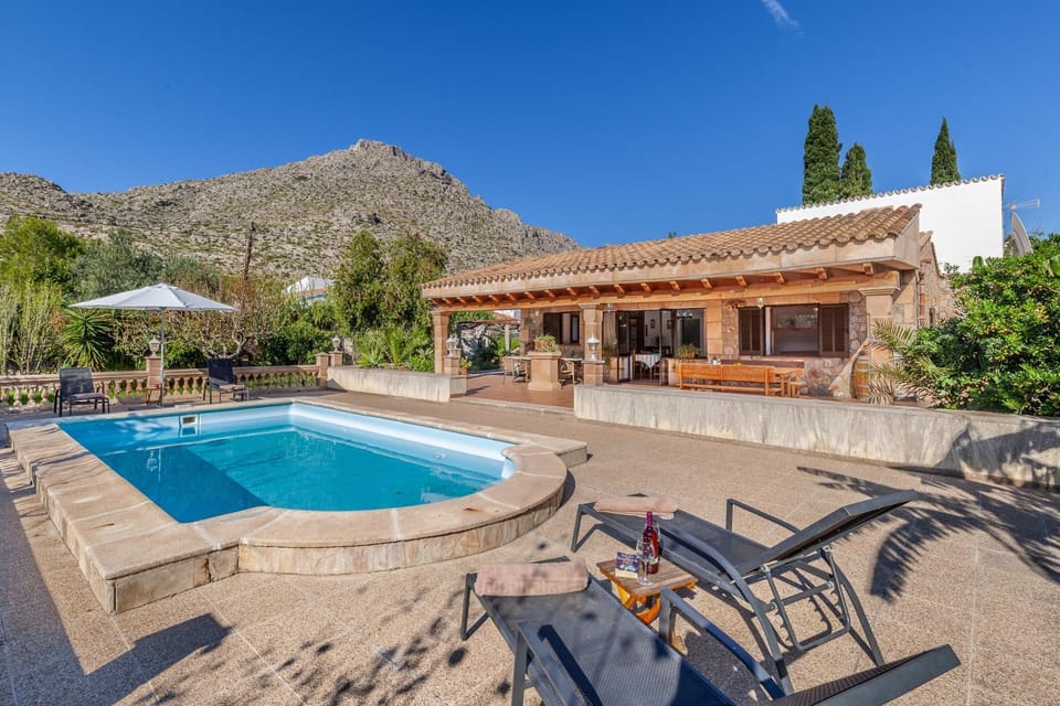 Property building, Balcony/Terrace, Swimming pool, sunbed