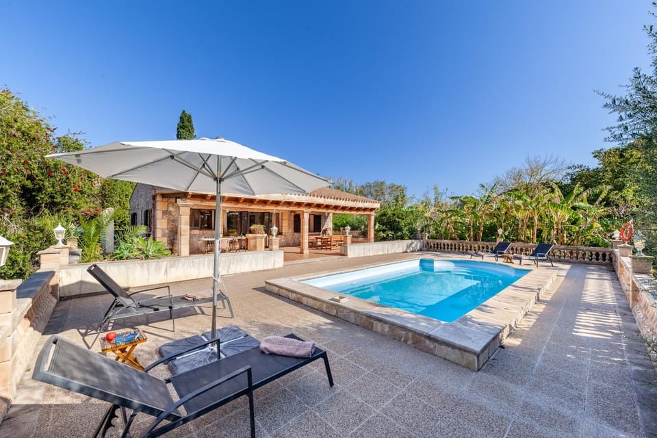 Property building, Swimming pool, sunbed