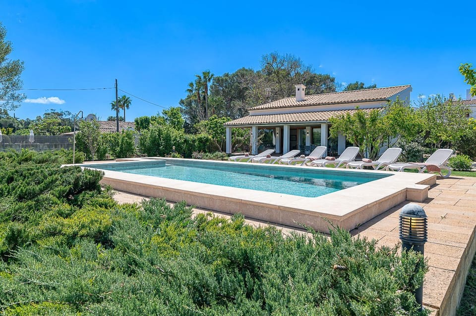 Property building, Day, Natural landscape, Garden, Garden view, Swimming pool, sunbed
