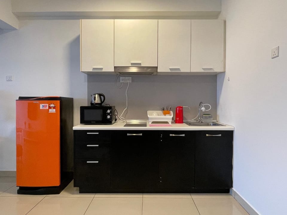 Kitchen or kitchenette, Communal kitchen