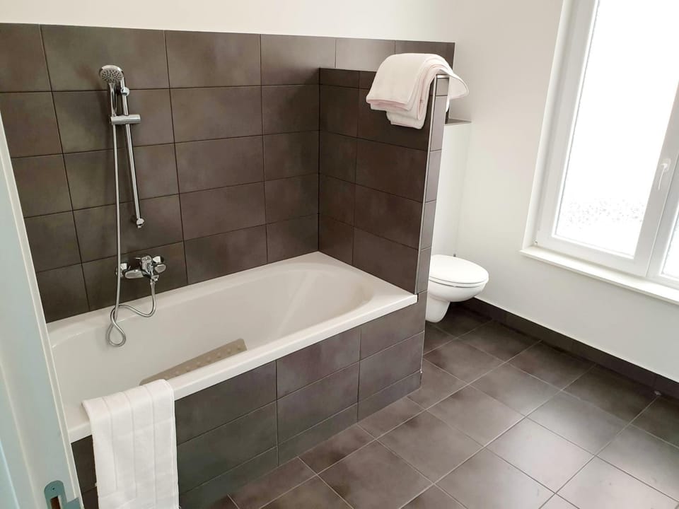 Toilet, Bathroom, Bath, towels
