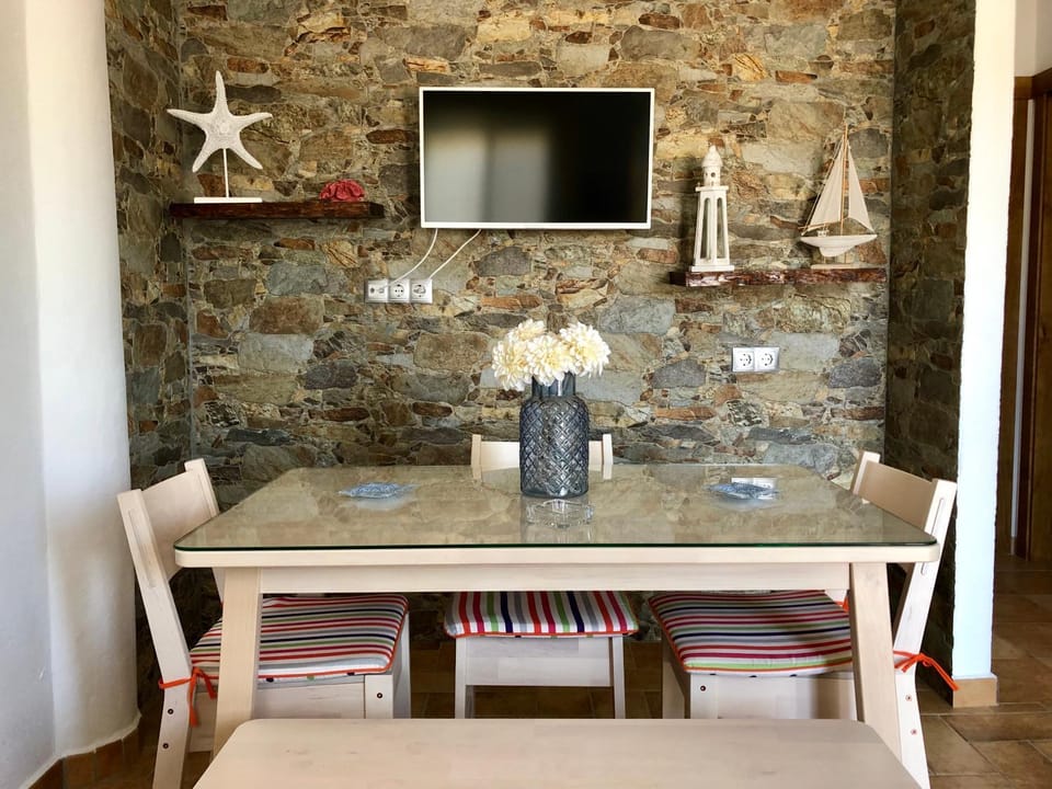 TV and multimedia, Dining area