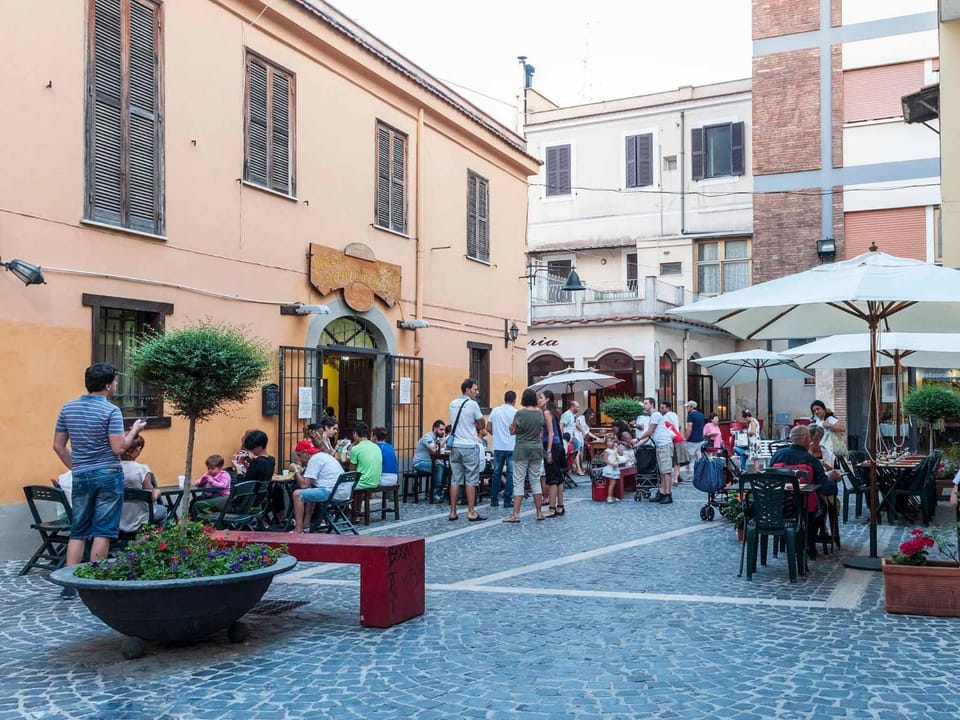 Restaurant/places to eat, Neighbourhood