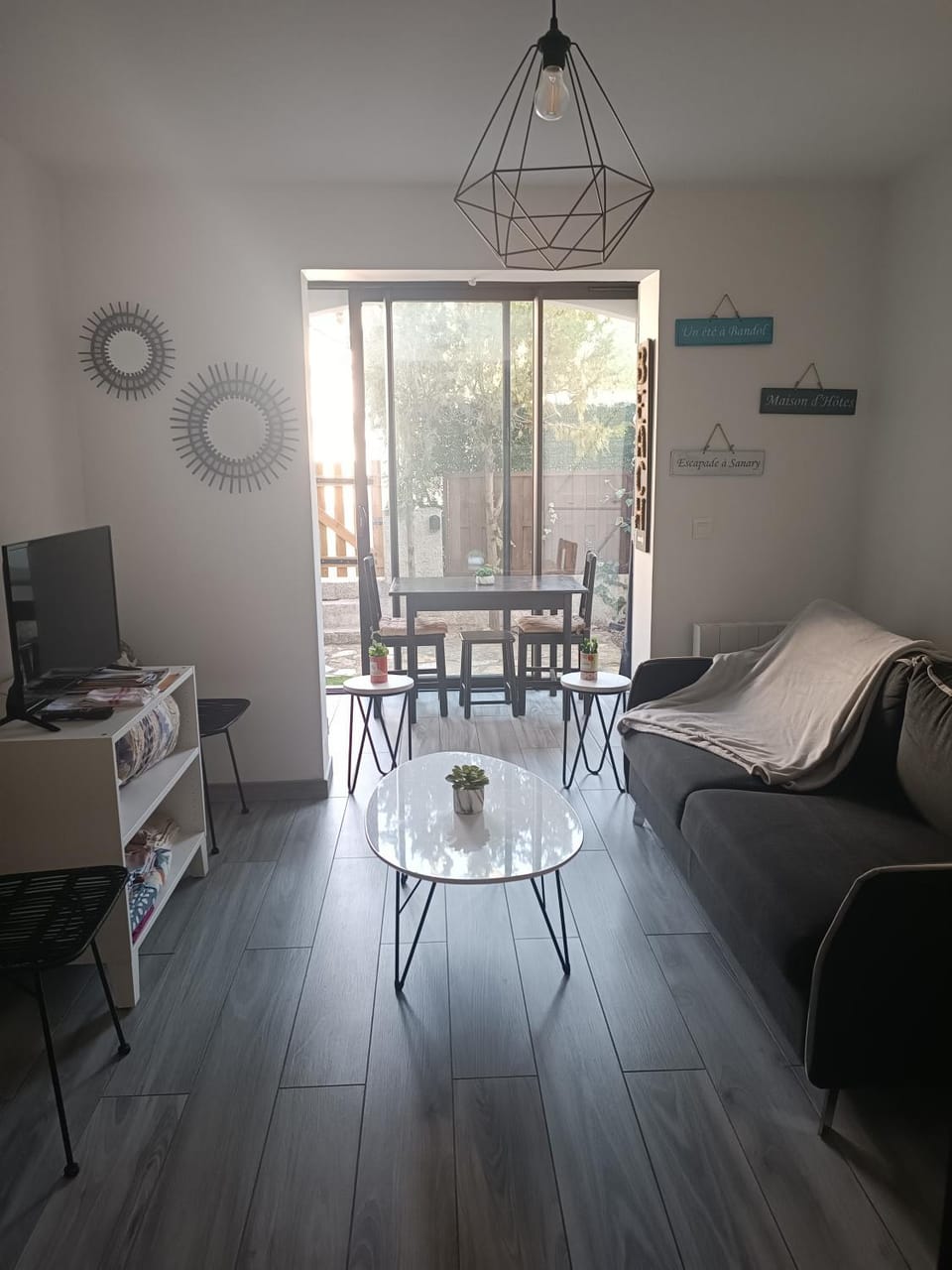 Joli studio res au calme en rez de jardin à Bandol. Apartment in French Riviera