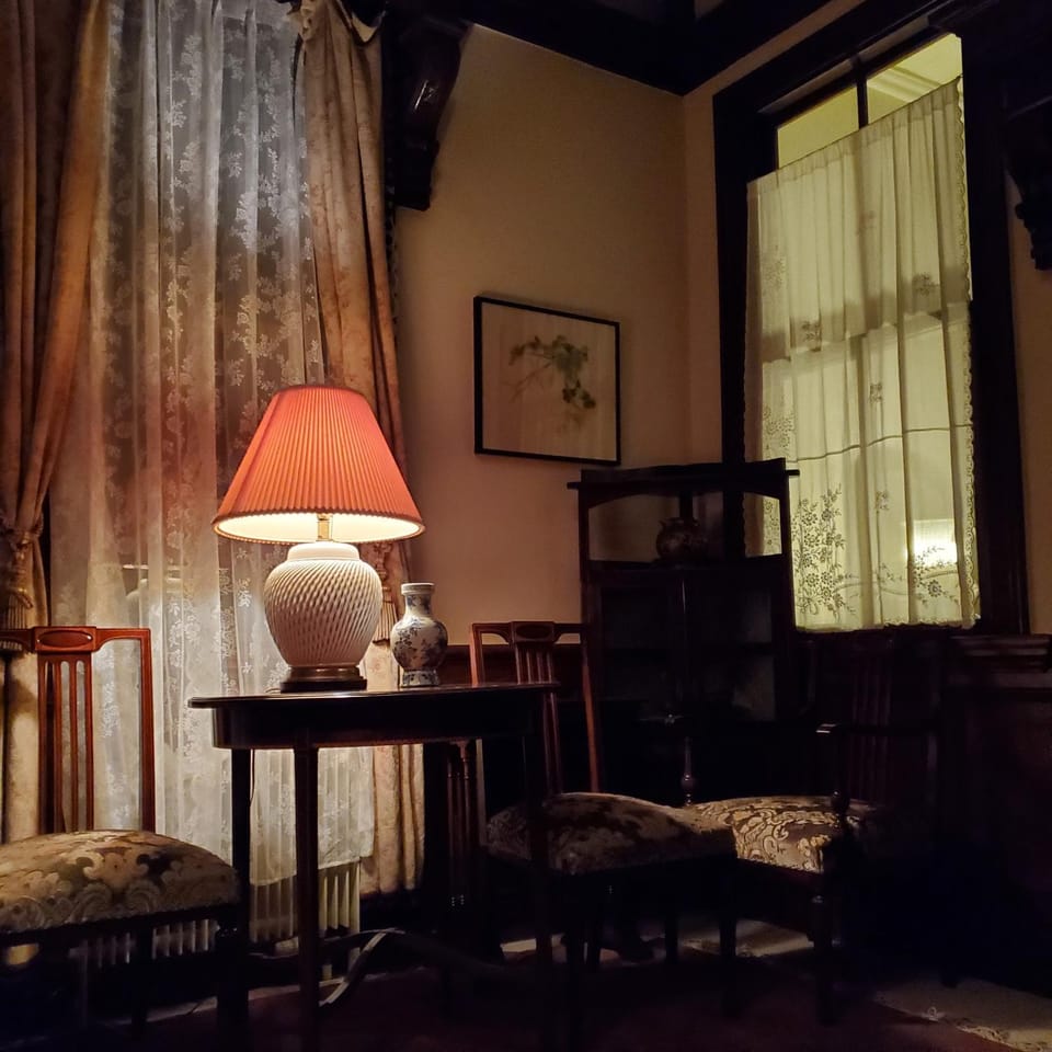 Living room, Photo of the whole room