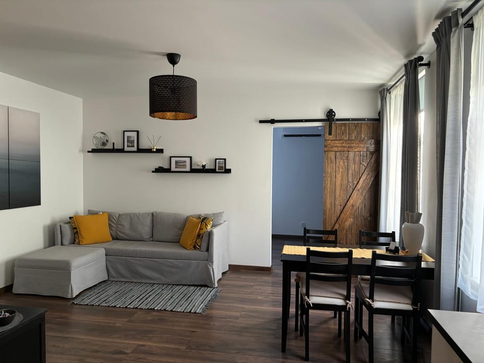 Kitchen or kitchenette, Living room, Seating area, Dining area