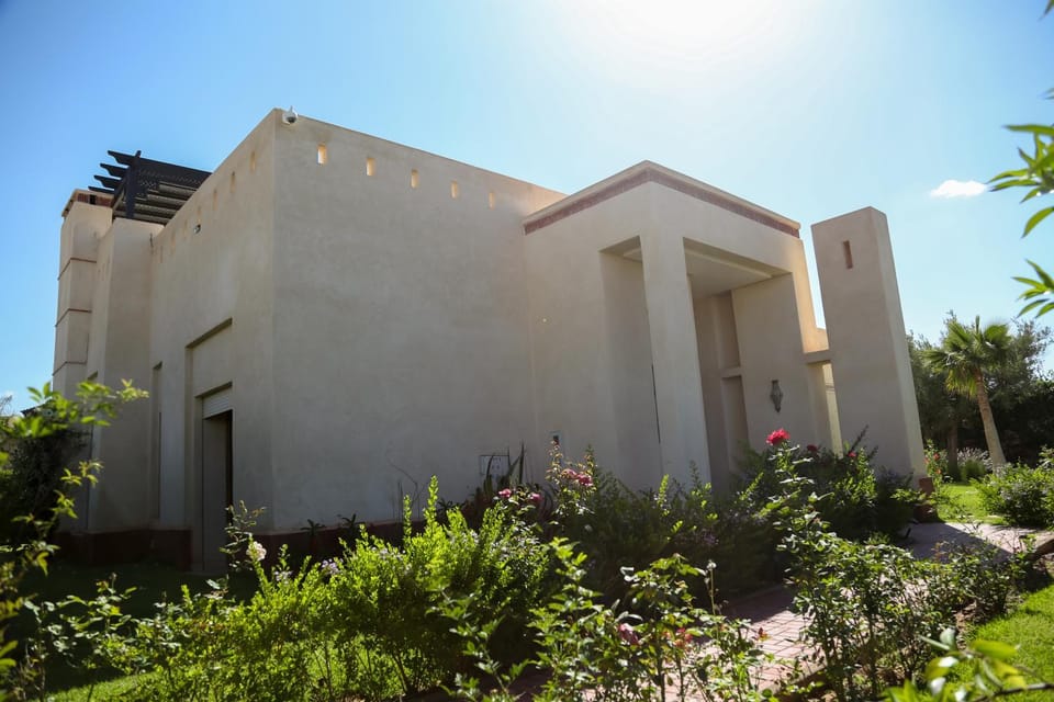 Property building, Day, Garden, Garden view