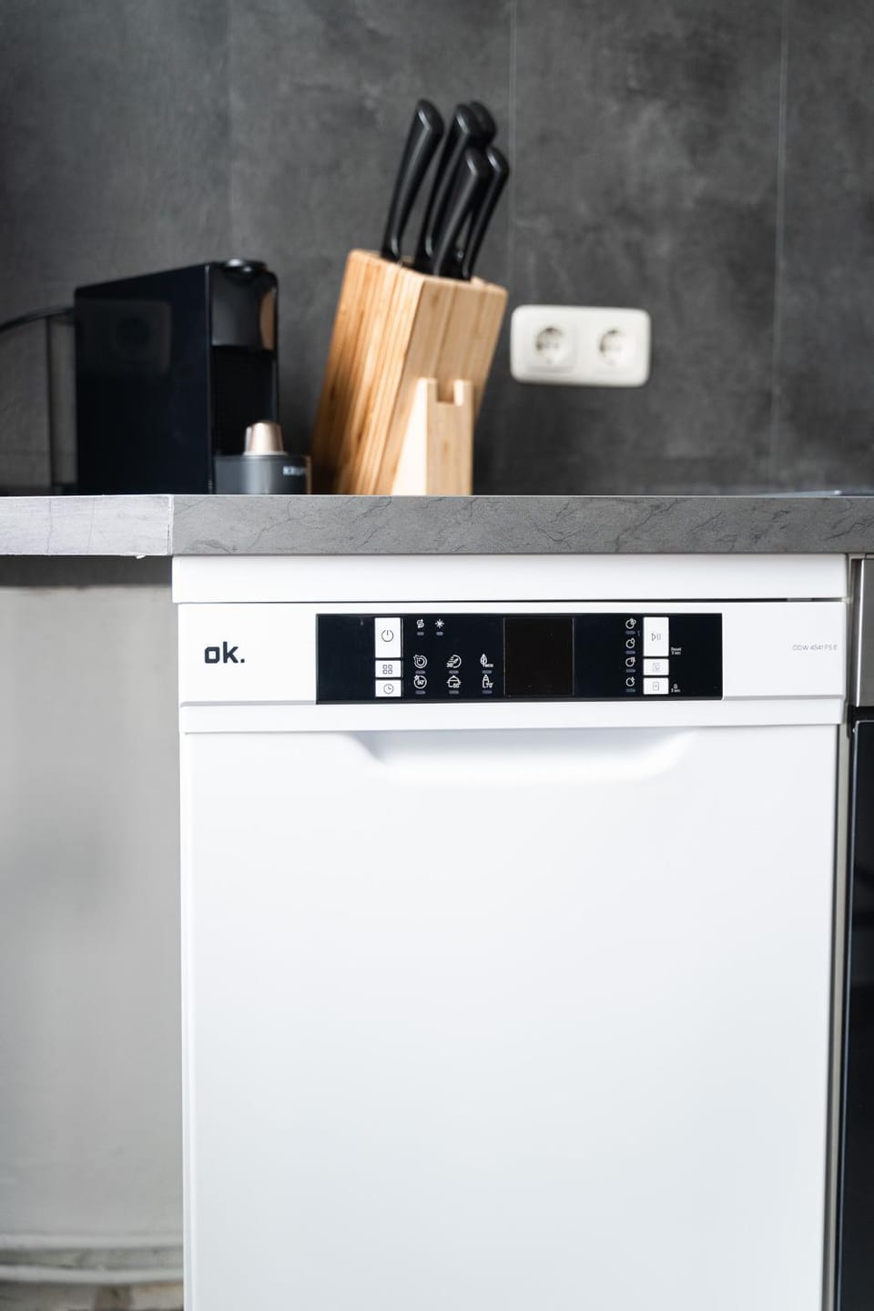 Coffee/tea facilities, dishwasher, kitchen