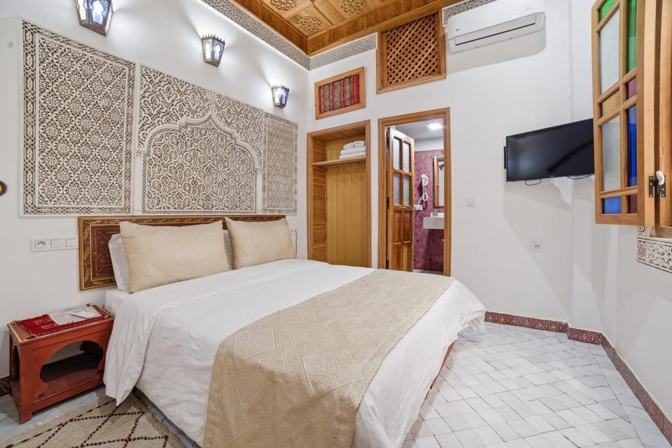 Bed, TV and multimedia, Photo of the whole room, Bedroom, air conditioner