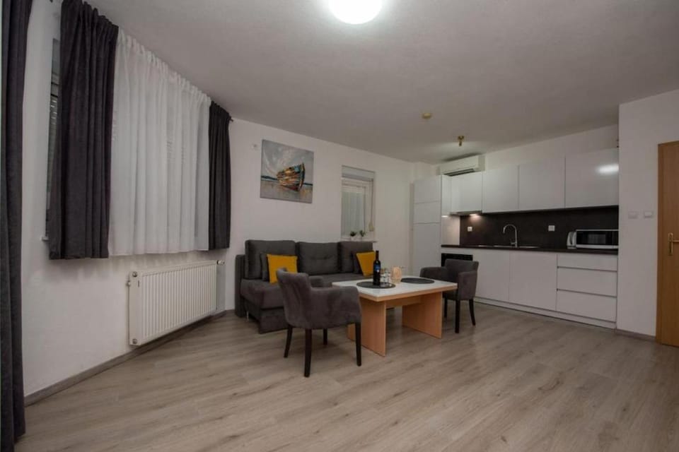 Apartment in Trogir with sea view, balcony, air conditioning, Wi-Fi (4786-1) Apartment in Trogir