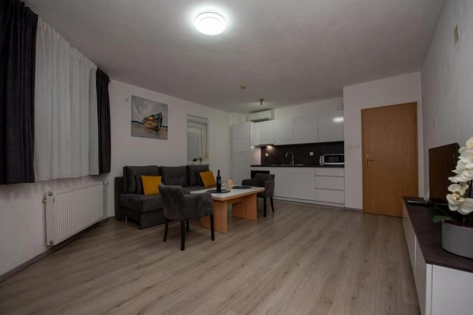 Apartment in Trogir with sea view, balcony, air conditioning, Wi-Fi (4786-1) Apartment in Trogir