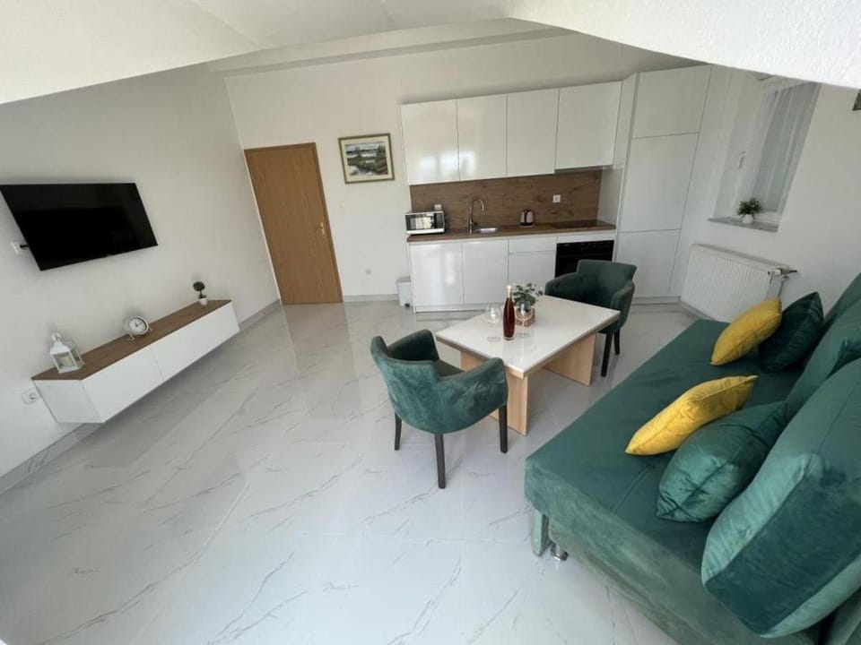 Apartment in Trogir with sea view, balcony, air conditioning, Wi-Fi (4786-2) Apartment in Trogir