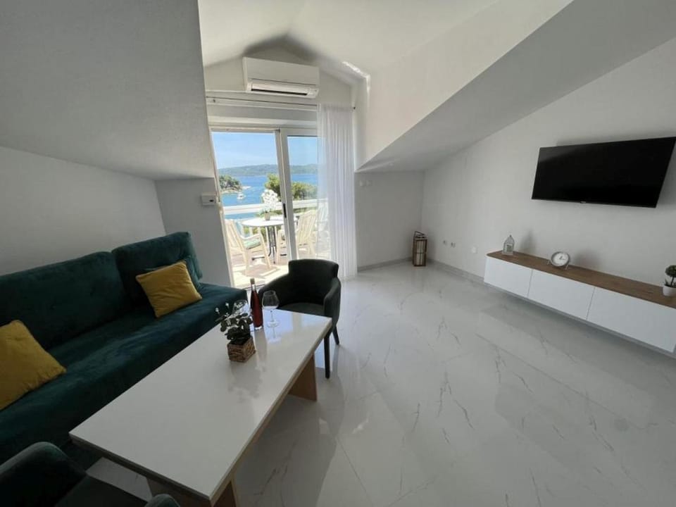 Apartment in Trogir with sea view, balcony, air conditioning, Wi-Fi (4786-2) Apartment in Trogir