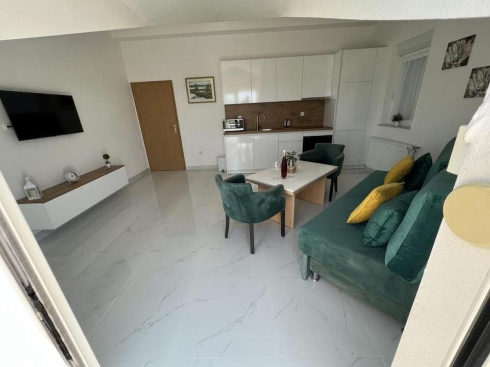 Apartment in Trogir with sea view, balcony, air conditioning, Wi-Fi (4786-2) Apartment in Trogir