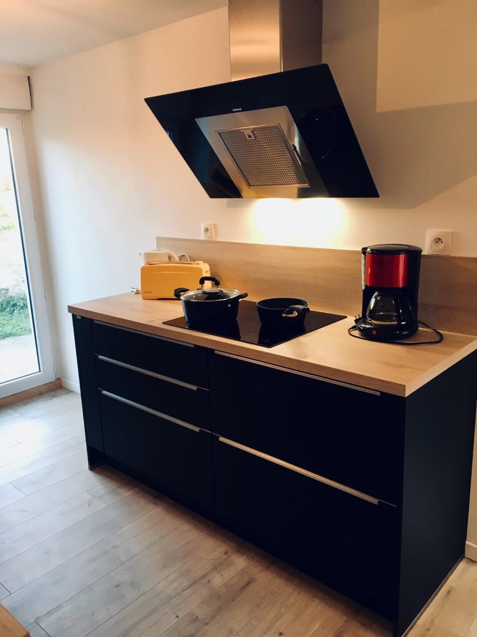 Coffee/tea facilities, Kitchen or kitchenette