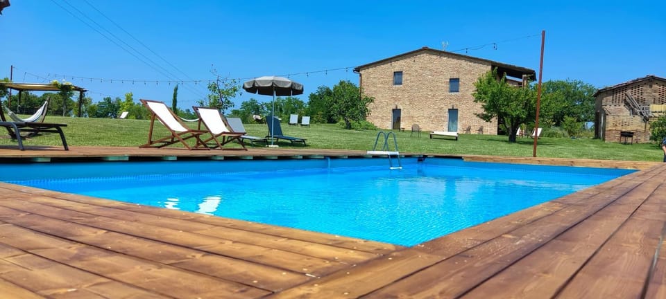 Swimming pool, sunbed