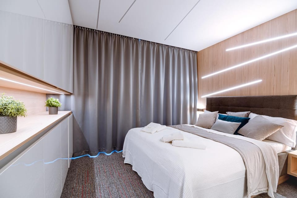Photo of the whole room, Bedroom