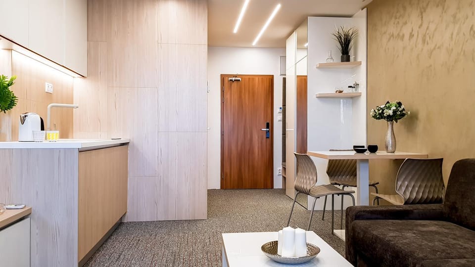 Kitchen or kitchenette, Living room, Seating area, Dining area