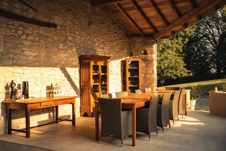 Food and drinks, Dining area, Breakfast, Continental breakfast, Drinks, Alcoholic drinks