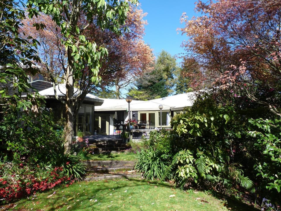 Property building, Garden, Balcony/Terrace
