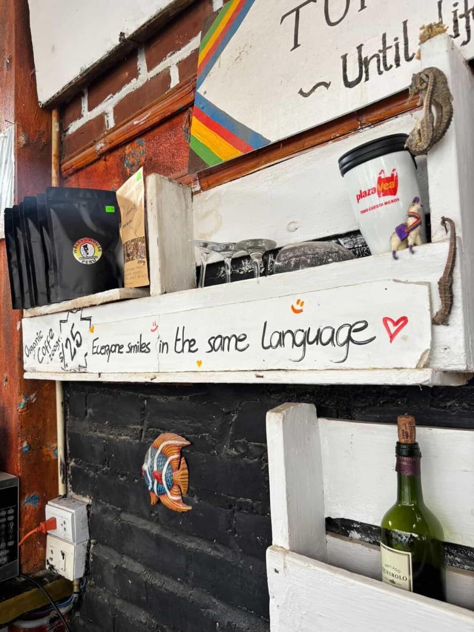 Wally's House Mancora Hostel in Mancora District