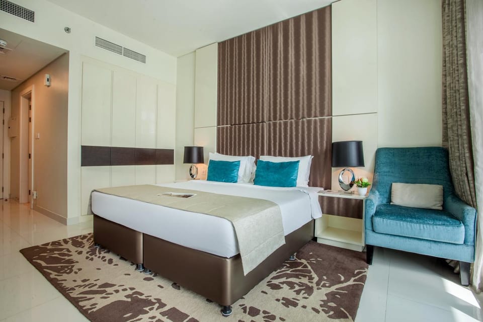 Staycae Bay's Edge Apartment in Dubai