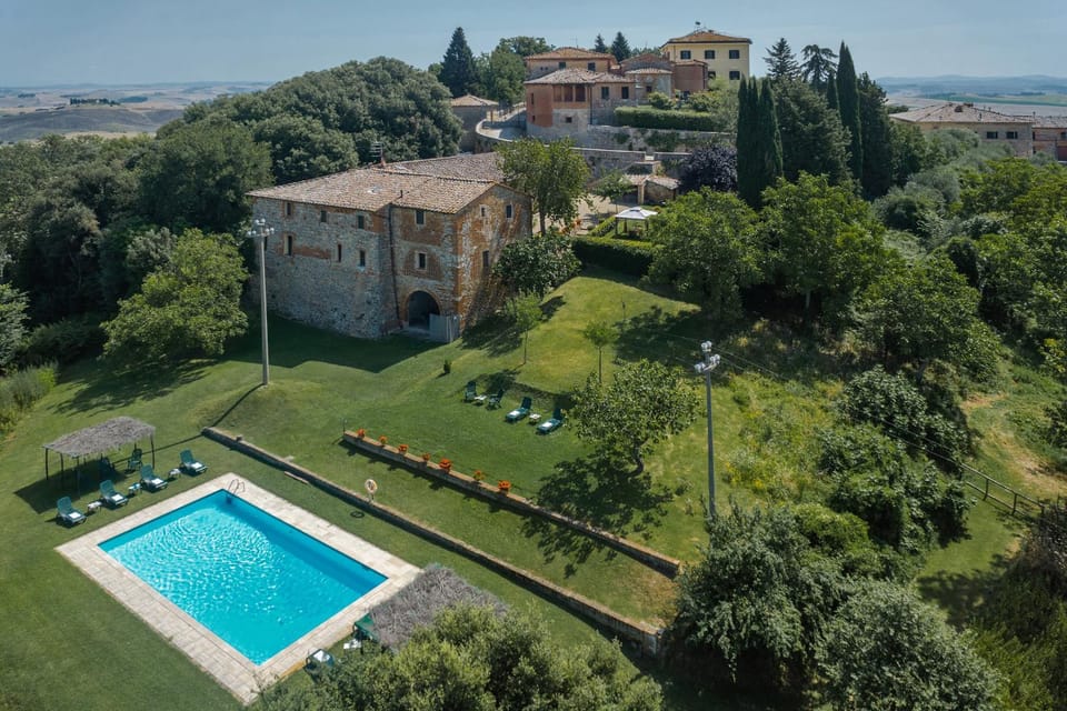 Facade/entrance, Bird's eye view, Swimming pool