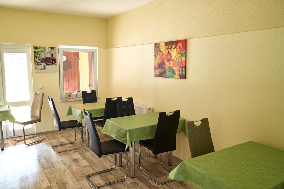 Seating area, Dining area