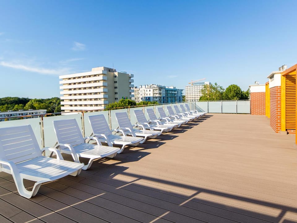 Balcony/Terrace, Area and facilities