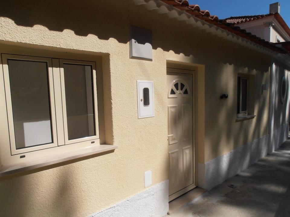 Facade/entrance, Balcony/Terrace