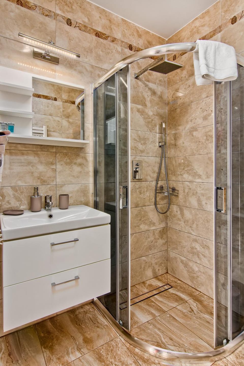 Shower, Bathroom, towels