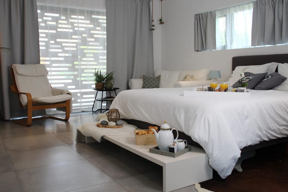 Studio tout neuf. Court séjour, loisirs, professionnel Bed and Breakfast in Wallonia, Belgium