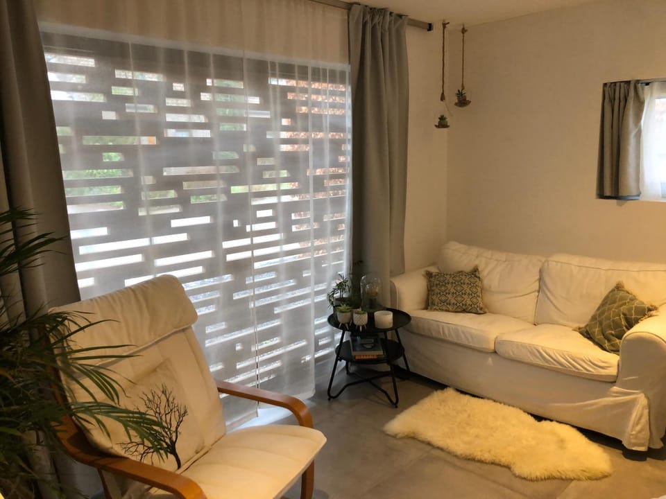 Studio tout neuf. Court séjour, loisirs, professionnel Bed and Breakfast in Wallonia, Belgium