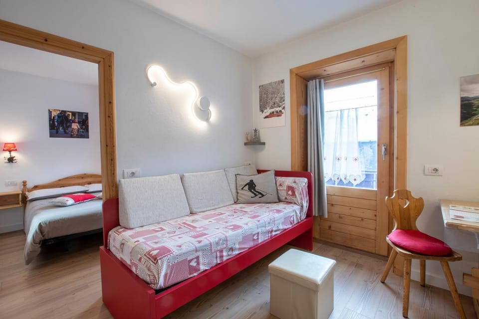 Bed, Living room