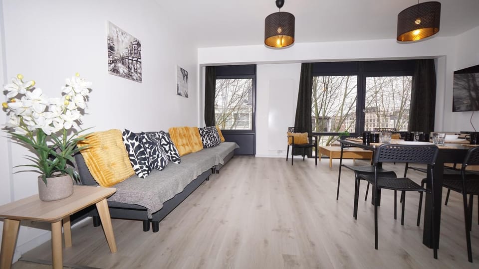 Living room, Seating area, Dining area