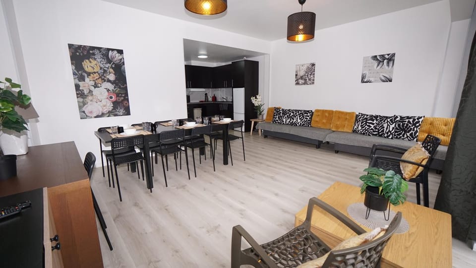 Living room, Seating area, Dining area