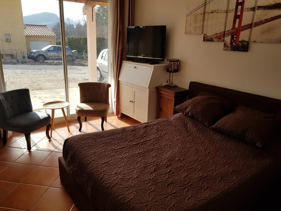 Joli studio St André Les Alpes confortable et bien situé, idéal randonnées, parapente Apartment in Provence-Alpes-Côte d'Azur
