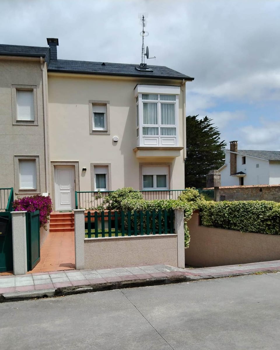 CASA CHALET ATALAYA a pie de playa en Laxe House in Bergantiños