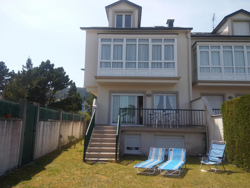 CASA CHALET ATALAYA a pie de playa en Laxe House in Bergantiños