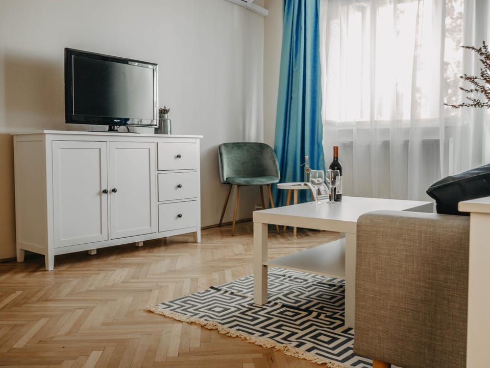 Communal lounge/ TV room, Living room, Seating area