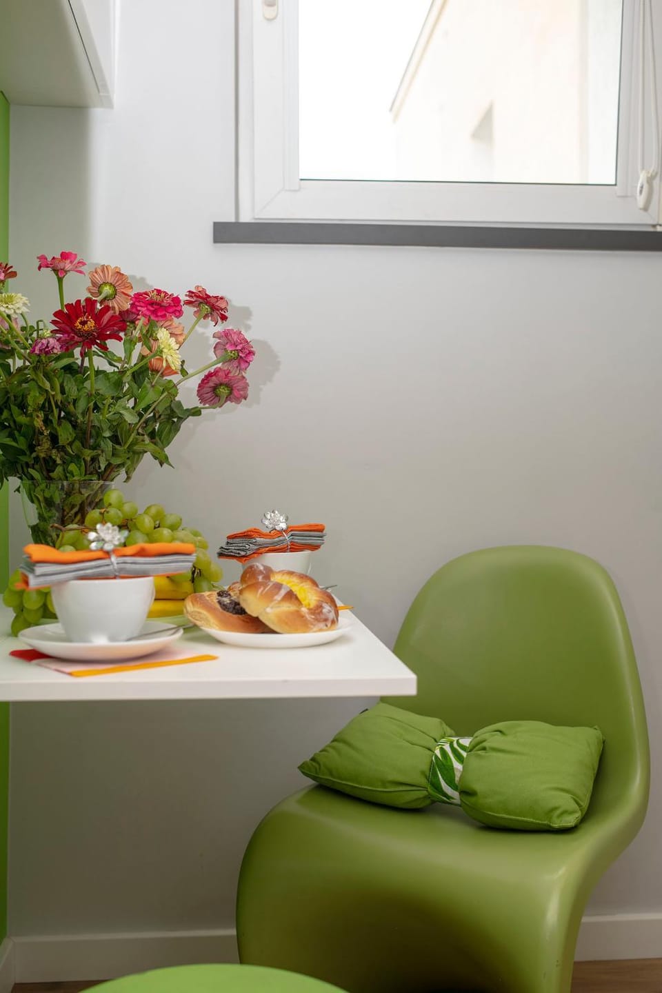 Living room, Food and drinks