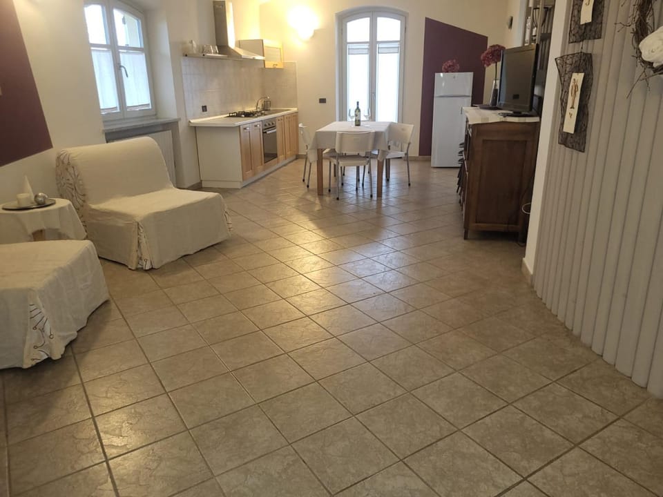Kitchen or kitchenette, Living room, oven, pet friendly, stove