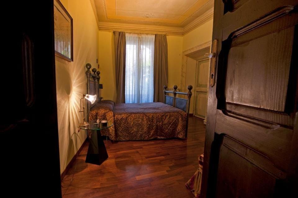 Day, Photo of the whole room
