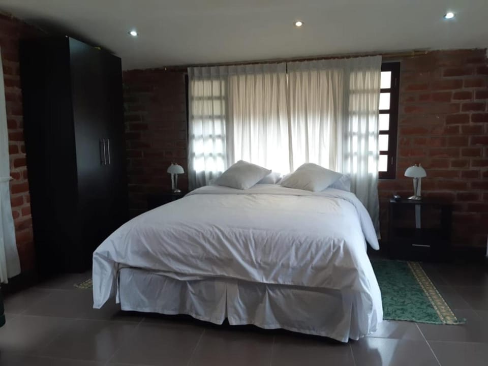 Bed, Other, Other, Photo of the whole room, Decorative detail, Decorative detail
