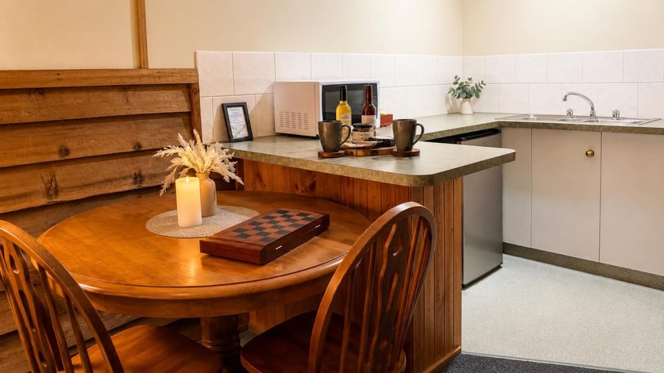 Coffee/tea facilities, Kitchen or kitchenette, Dining area