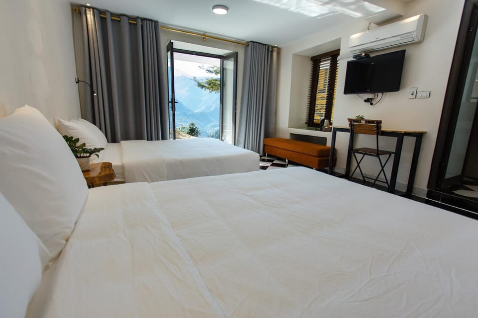 Communal lounge/ TV room, Bed, Day, People, Summer, Garden, Garden, TV and multimedia, Balcony/Terrace, Balcony/Terrace, Living room, Other, Photo of the whole room, Decorative detail, Decorative detail, Seating area, Bedroom, On site, Garden view, Mountain view, Area and facilities, Time of day, Location, Sunrise, bunk bed, Family